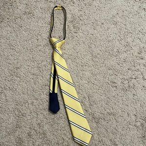 Tommy Hilfiger pull zip tie.